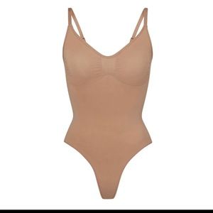SKIMS Sculpting Thong Bodysuit NEW W/O TAGS SIZE SMALL